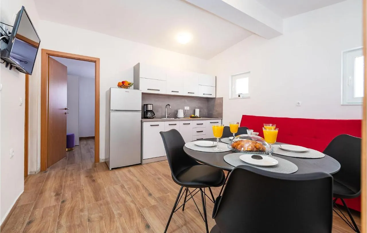 Stunning Apartment In Razanac With Wifi 0*,